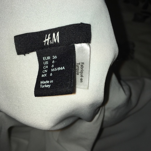 H&M black and white fitted dress - Picture 5 of 8